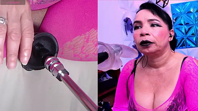 Snapshot of annie_wigg chatting on March 6, 2025, 3:35 am annie wigg online show from March 6, 2025, 3:35 am