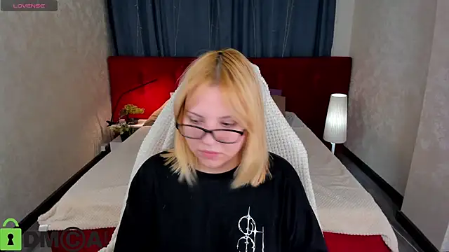 Stacy Luv online show from November 15, 2025, 9:02 am