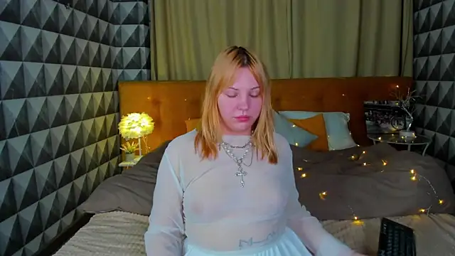 Snapshot of Stacy_Luv chatting on September 22, 2025, 12:05 am Stacy Luv online show from September 22, 2025, 12:05 am