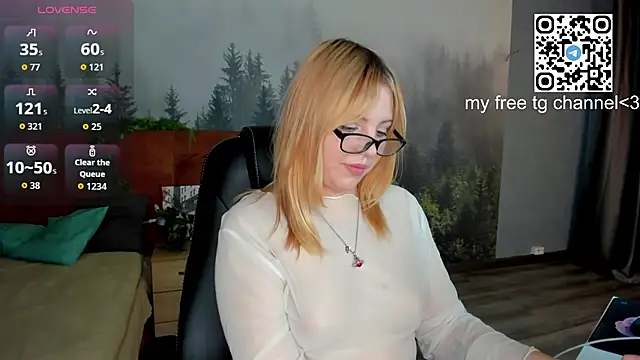 Snapshot of Stacy_Luv chatting on October 17, 2025, 1:09 am Stacy Luv online show from October 17, 2025, 1:09 am