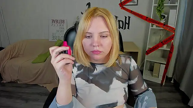 Snapshot of Stacy_Luv chatting on November 1, 2025, 8:08 am Stacy Luv online show from November 1, 2025, 8:08 am