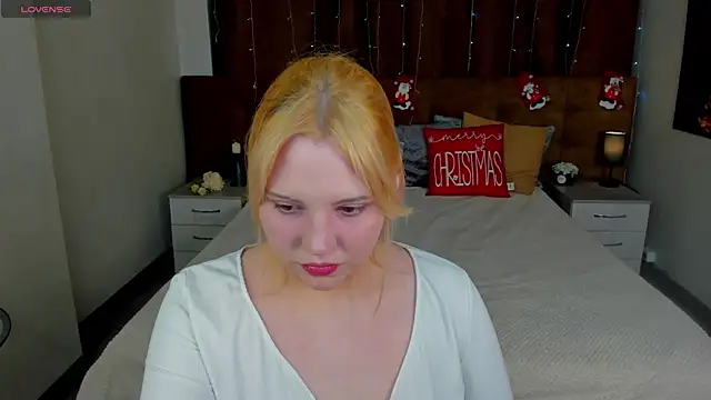 Stacy Luv online show from December 15, 2025, 9:04 am