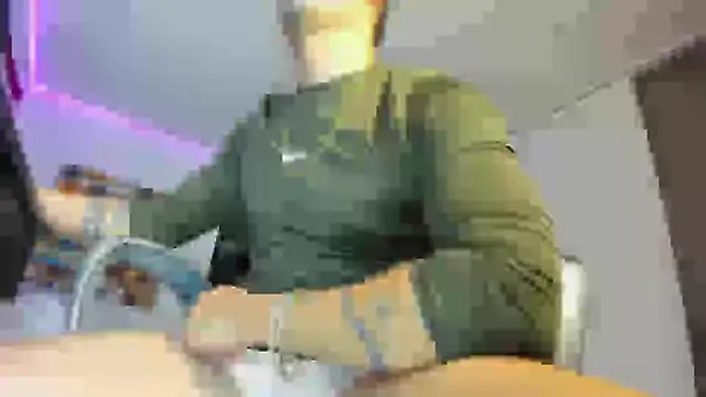 charlie hotxxx online show from March 7, 2025, 2:04 am