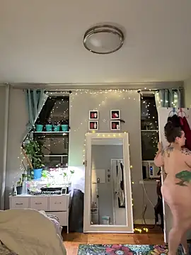 sylviahhh online show from June 14, 2026, 2:24 am