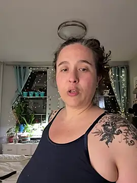 sylviahhh online show from June 16, 2026, 1:27 am