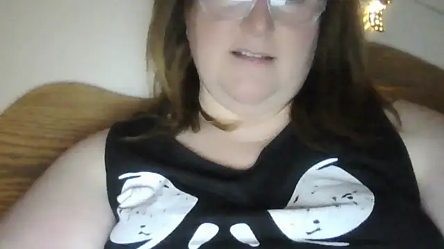 Snapshot of crescentm00n chatting on March 4, 2025, 5:32 am crescentm00n online show from March 4, 2025, 5:32 am