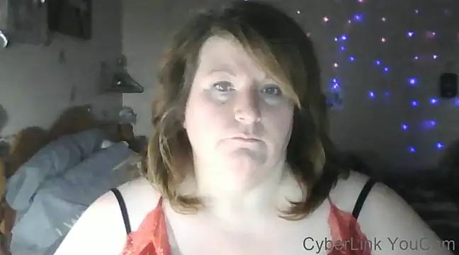 Snapshot of crescentm00n chatting on January 1, 2025, 5:22 am crescentm00n online show from January 1, 2025, 5:22 am