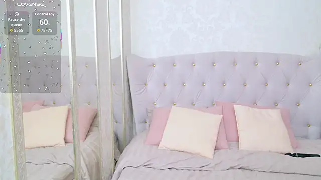 Snapshot of Damn_Bae_ chatting on September 10, 2025, 1:04 am Damn Bae  online show from September 10, 2025, 1:04 am