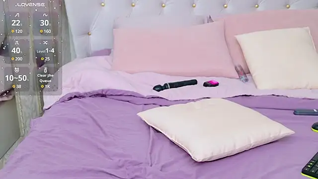 Snapshot of Damn_Bae_ chatting on March 12, 2025, 7:24 am Damn Bae  online show from March 12, 2025, 7:24 am