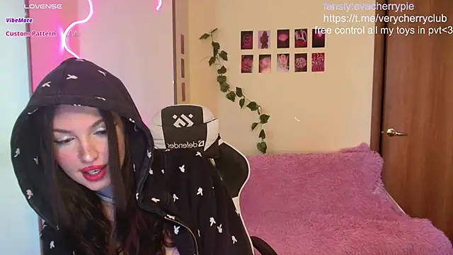 Snapshot of cherry_crushhh chatting on January 21, 2025, 8:30 am cherry crushhh online show from January 21, 2025, 8:30 am