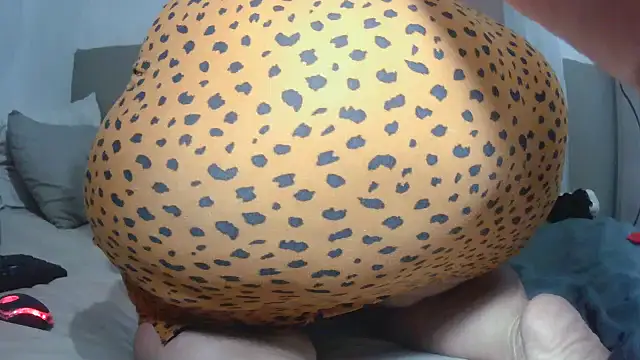 Snapshot of BustyThickyAss chatting on October 1, 2025, 5:50 pm BustyThickyAss online show from October 1, 2025, 5:50 pm