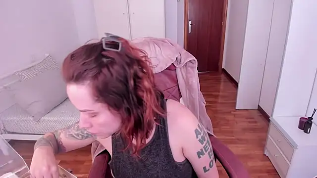 Snapshot of Domina_Deivis chatting on October 7, 2025, 8:04 am Domina Deivis online show from October 7, 2025, 8:04 am