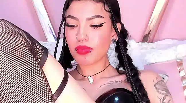Eva Benely online show from March 7, 2025, 9:18 am