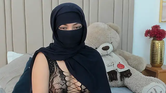 izadii online show from April 15, 2026, 6:45 pm