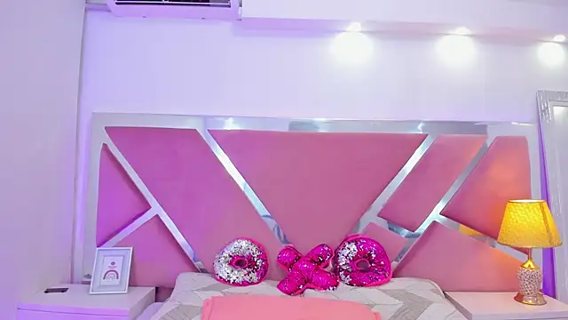 Snapshot of NinnaVous chatting on January 13, 2026, 2:10 pm NinnaVous online show from January 13, 2026, 2:10 pm