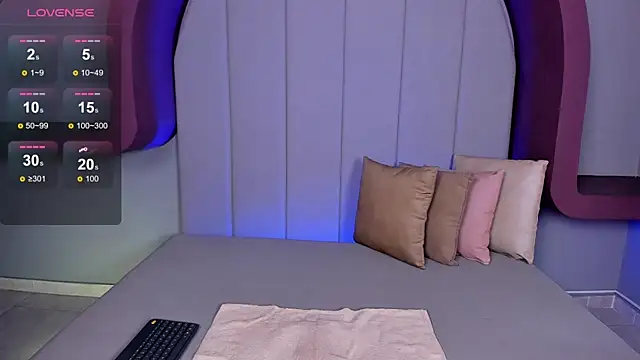 Snapshot of lexiethompson_ chatting on September 19, 2025, 12:09 pm lexiethompson  online show from September 19, 2025, 12:09 pm