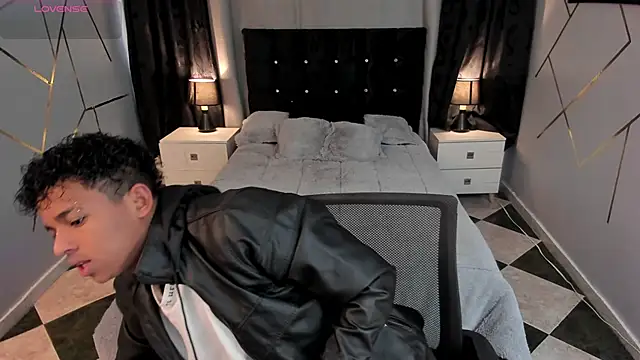 Snapshot of Noah_Smith04 chatting on January 23, 2025, 12:41 pm Noah Smith04 online show from January 23, 2025, 12:41 pm