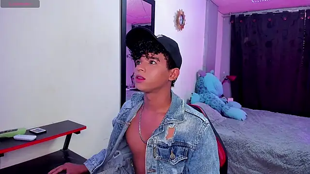 Snapshot of Noah_Smith04 chatting on October 8, 2025, 2:18 pm Noah Smith04 online show from October 8, 2025, 2:18 pm