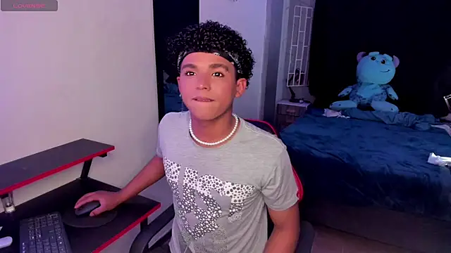 Snapshot of Noah_Smith04 chatting on September 24, 2025, 5:47 am Noah Smith04 online show from September 24, 2025, 5:47 am