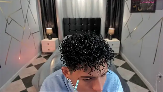 Snapshot of Noah_Smith04 chatting on February 24, 2025, 1:10 pm Noah Smith04 online show from February 24, 2025, 1:10 pm