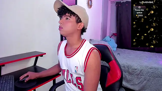 Snapshot of Noah_Smith04 chatting on October 6, 2025, 7:47 pm Noah Smith04 online show from October 6, 2025, 7:47 pm