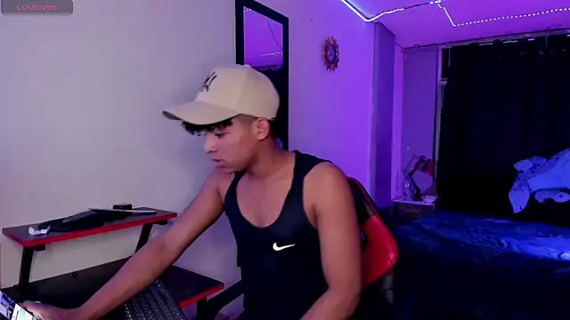 Snapshot of Noah_Smith04 chatting on September 14, 2025, 11:16 pm Noah Smith04 online show from September 14, 2025, 11:16 pm