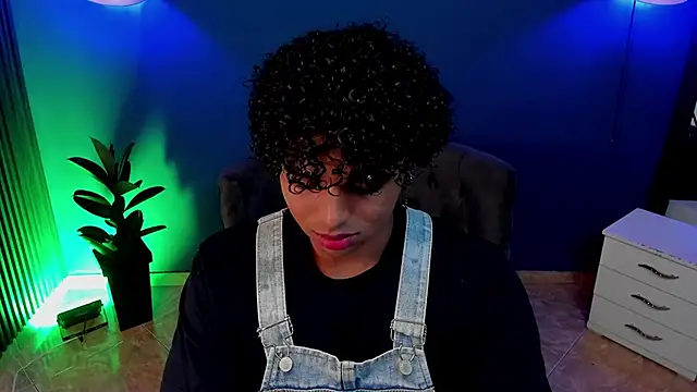 Snapshot of Noah_Smith04 chatting on October 20, 2025, 12:17 pm Noah Smith04 online show from October 20, 2025, 12:17 pm