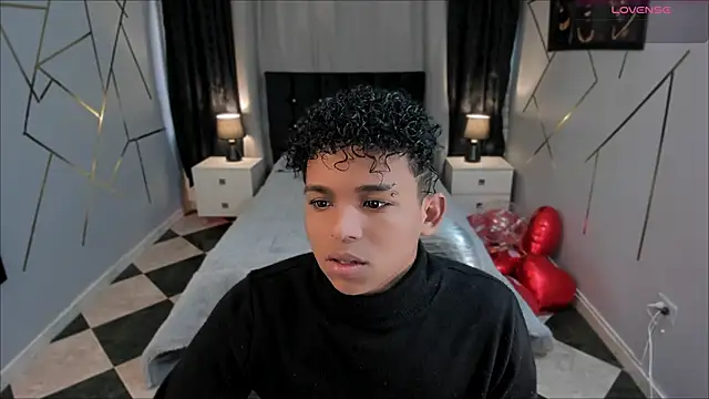 Snapshot of Noah_Smith04 chatting on February 19, 2025, 12:44 pm Noah Smith04 online show from February 19, 2025, 12:44 pm