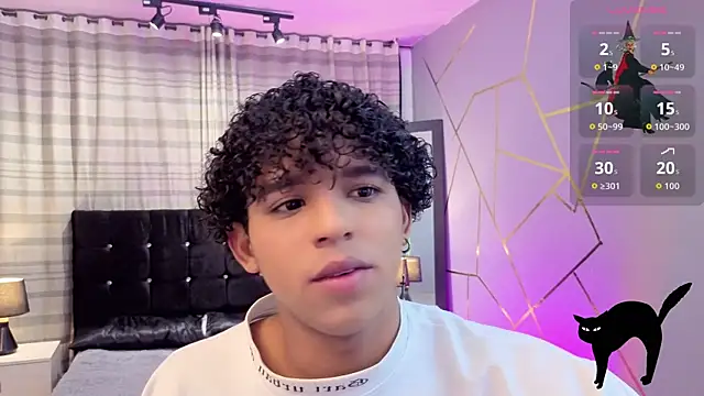 Snapshot of Noah_Smith04 chatting on October 24, 2025, 4:00 am Noah Smith04 online show from October 24, 2025, 4:00 am