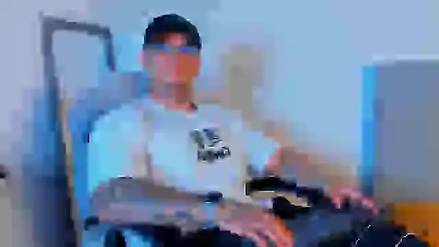 NoahhBrown online show from February 5, 2025, 3:23 am