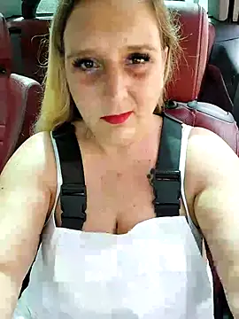 BecciDeluxe online show from September 28, 2025, 1:07 pm