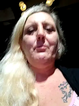 Snapshot of BecciDeluxe chatting on June 9, 2026, 10:00 pm BecciDeluxe online show from June 9, 2026, 10:00 pm