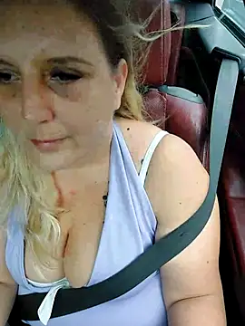 BecciDeluxe online show from October 1, 2025, 1:15 pm