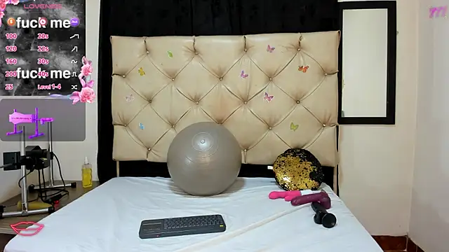 cleopatraa online show from April 13, 2026, 6:45 pm