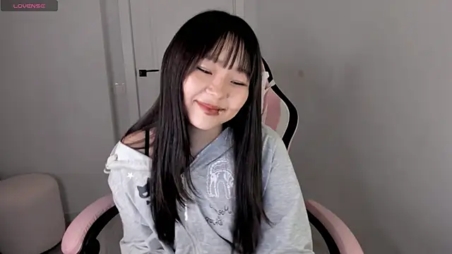 Snapshot of hee_young11 chatting on September 17, 2025, 4:42 pm hee young11 online show from September 17, 2025, 4:42 pm