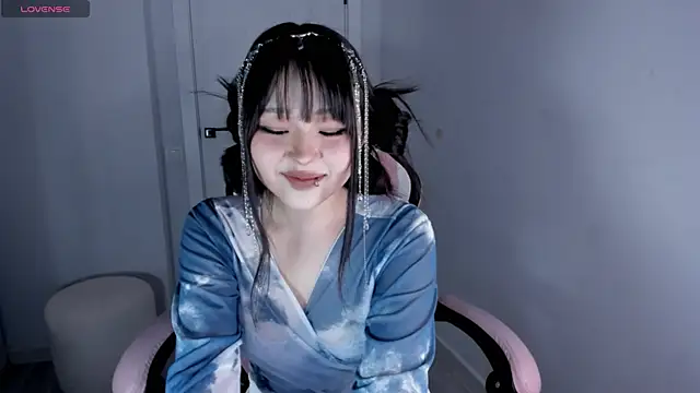 Snapshot of hee_young11 chatting on October 25, 2025, 5:35 pm hee young11 online show from October 25, 2025, 5:35 pm