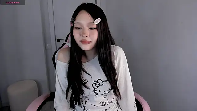 Snapshot of hee_young11 chatting on October 19, 2025, 3:48 pm hee young11 online show from October 19, 2025, 3:48 pm