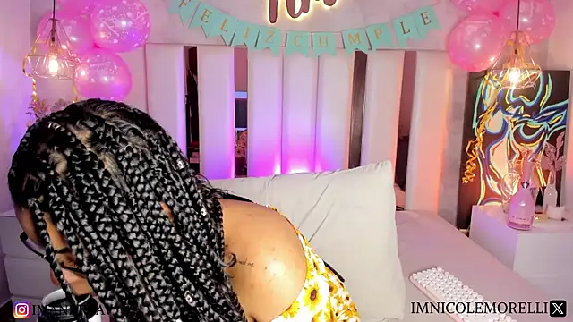 Nicolemorelli2 online show from March 2, 2025, 2:58 pm