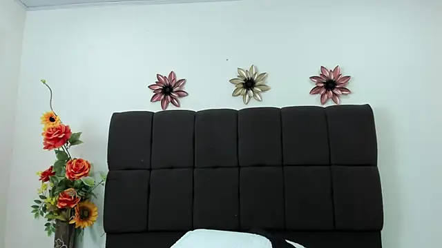 VIOLETMIILLER online show from February 26, 2025, 4:49 pm