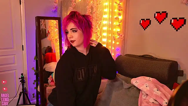 Angel-Lewd-Cake online show from November 1, 2025, 7:35 am