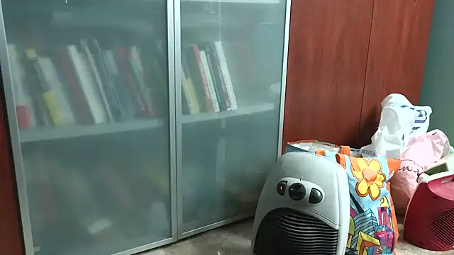 smoothandtiny online show from March 18, 2026, 8:06 am