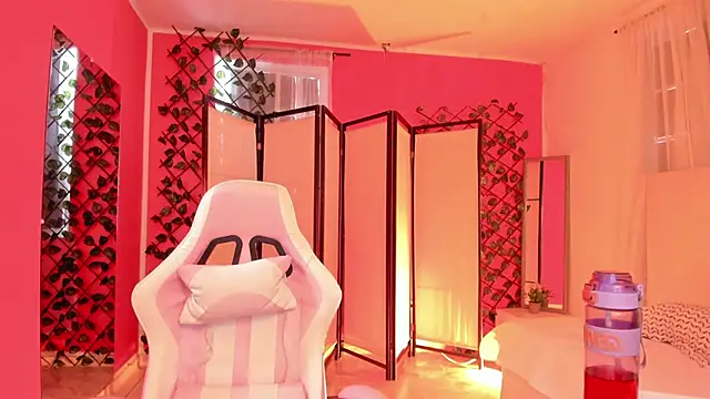 Snapshot of your_khloe chatting on October 3, 2025, 1:01 pm your khloe online show from October 3, 2025, 1:01 pm