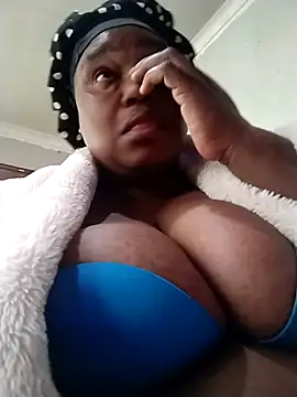 Snapshot of MATUREBUSSTY chatting on September 28, 2025, 7:48 am MATUREBUSSTY online show from September 28, 2025, 7:48 am