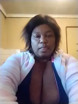 Snapshot of MATUREBUSSTY chatting on October 3, 2025, 4:25 am MATUREBUSSTY online show from October 3, 2025, 4:25 am