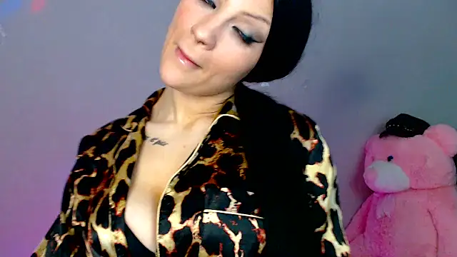 CamillaRose  online show from April 19, 2026, 7:27 pm