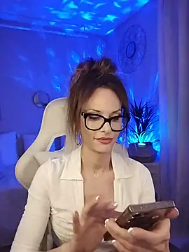 Snapshot of Luna_Kitanna chatting on July 7, 2026, 9:29 pm Luna Kitanna online show from July 7, 2026, 9:29 pm