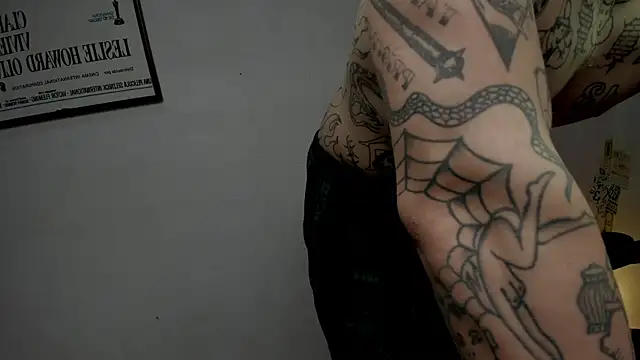 Snapshot of layneinchains chatting on October 26, 2025, 4:02 am layneinchains online show from October 26, 2025, 4:02 am