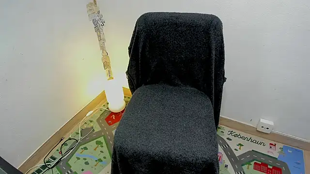 Snapshot of layneinchains chatting on November 9, 2025, 10:19 am layneinchains online show from November 9, 2025, 10:19 am