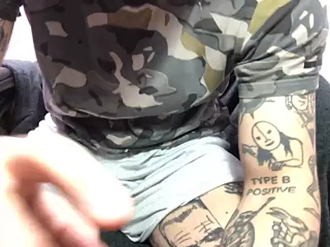 Snapshot of layneinchains chatting on October 22, 2025, 2:49 pm layneinchains online show from October 22, 2025, 2:49 pm