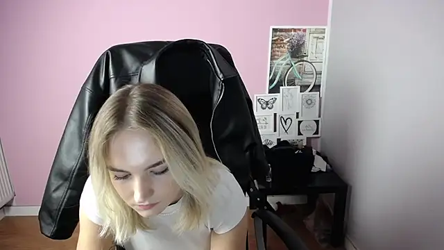 viktoria lovely online show from October 10, 2025, 10:38 am